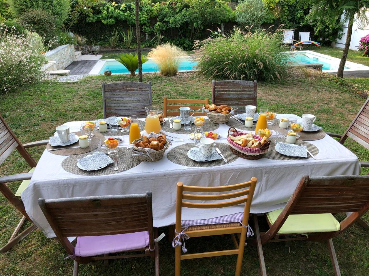 モンバゾンン Logis Du Lievre D'Or Bed & Breakfast エクステリア 写真