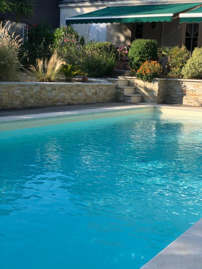 モンバゾンン Logis Du Lievre D'Or Bed & Breakfast エクステリア 写真